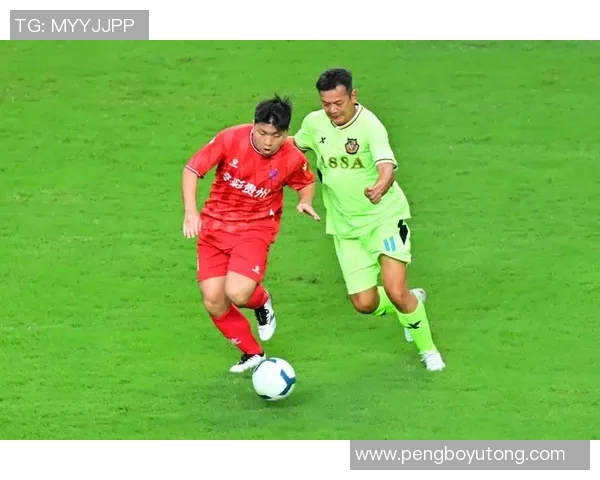 足球明星与球迷亲密互动瞬间捕捉温馨时刻的精彩图片分享