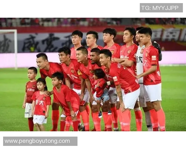 广州十二中足球明星闪耀校园赛场展现青春风采与团队精神