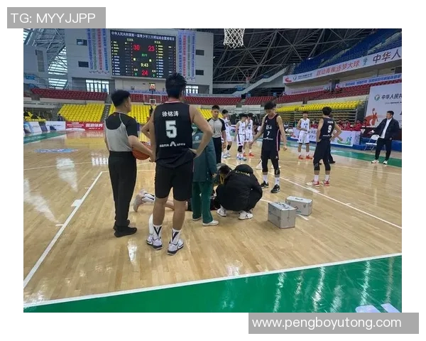 打篮球的健身明星男如何通过运动塑造完美身材与健康生活方式